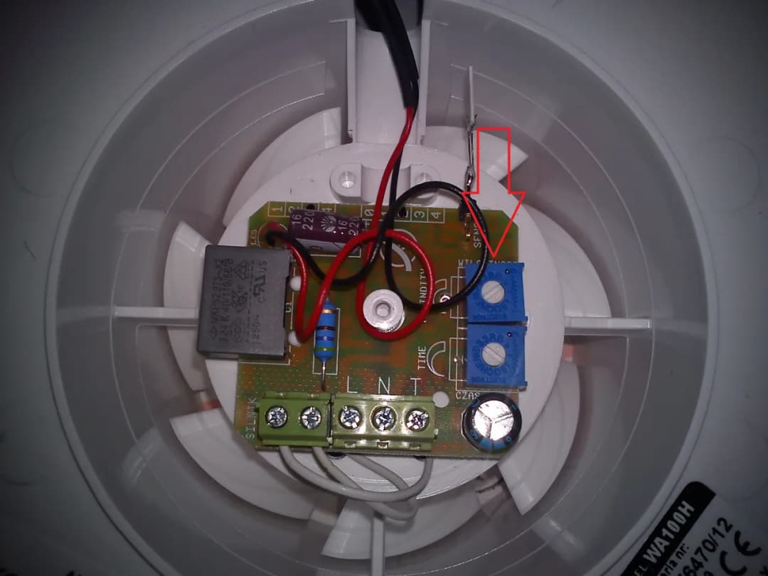 Jak podłączyć wentylator z czujnikiem wilgotności: 8 kroków