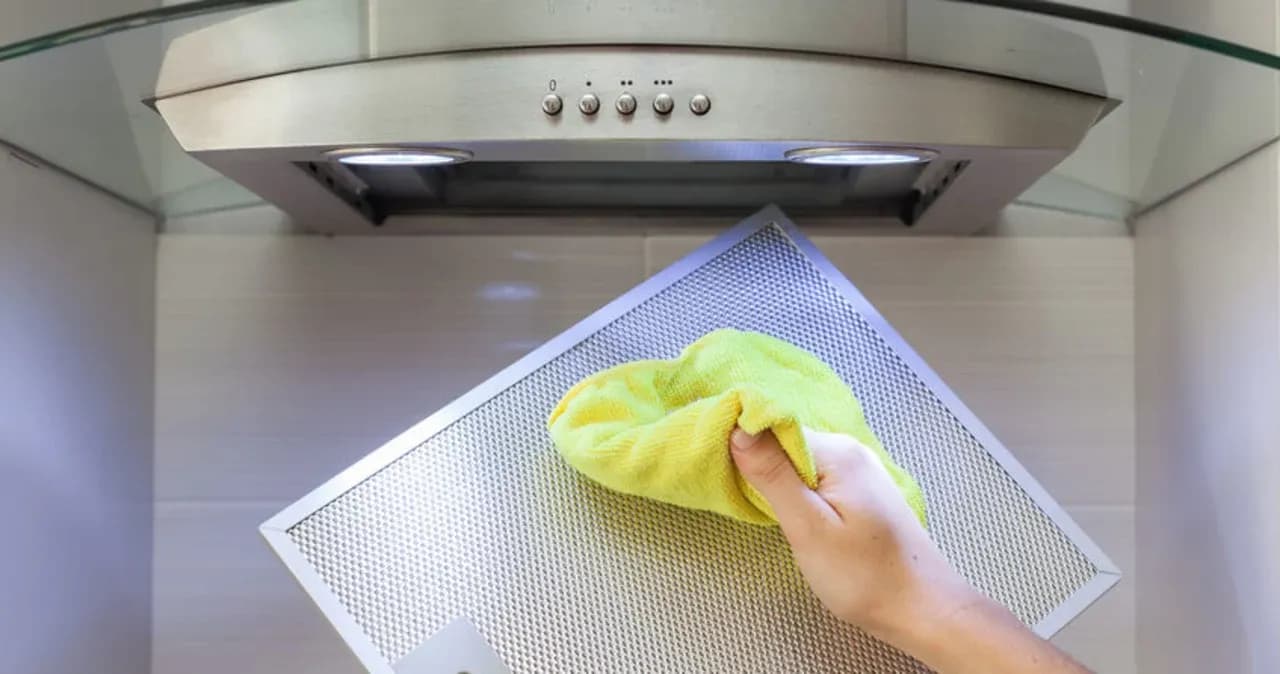 Jak bez wysiłku wyczyścić wentylator w okapie? Skuteczne sposoby usuwania tłuszczu