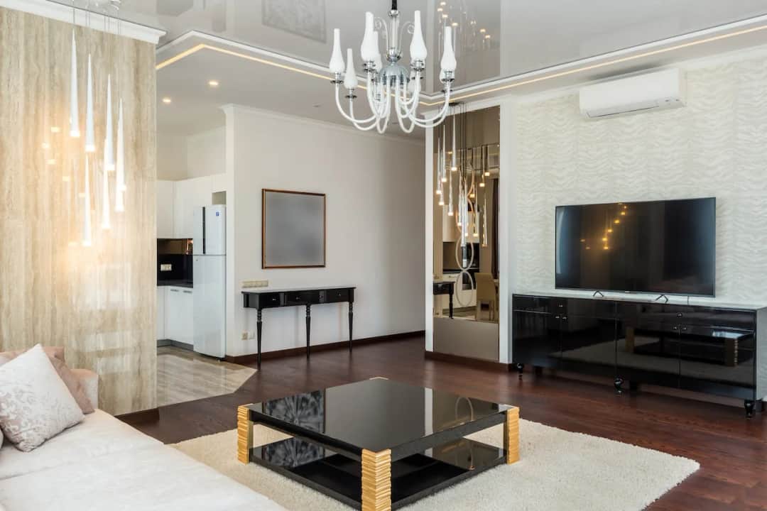 Gdzie umieścić klimatyzator w salonie? Skuteczne porady