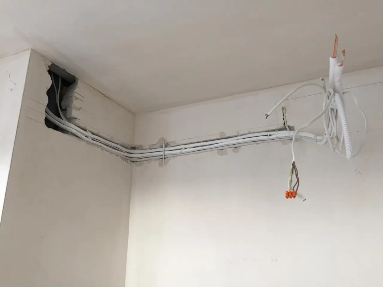 Instalacja pod klimatyzacje: jak przygotować dom na montaż?